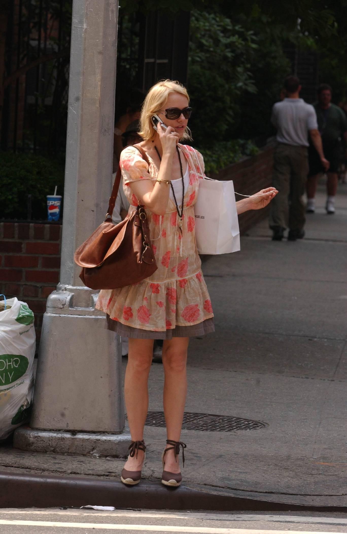 match the celeb with the cell phone 3 match the celeb with the cell phone 3